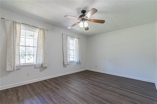 Building Photo - 926 Live Oak Ct