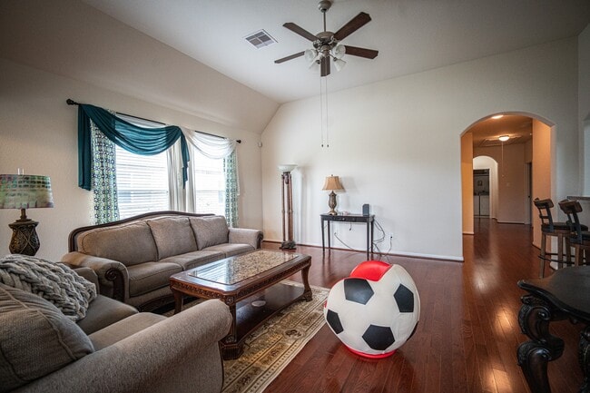 Building Photo - 4138 Falvel Shadow Creek Dr