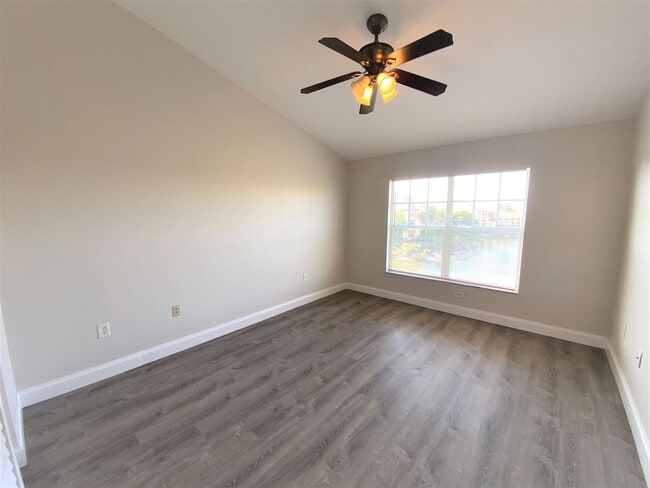 Building Photo - ** FAIRWAY PRESERVE ** 3 BED / 2 BATH COND...