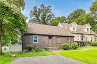 Building Photo - 40 Dunster Ln