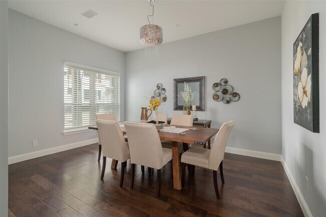 Building Photo - Beautiful 3 bedroom 2 bath and an office w...