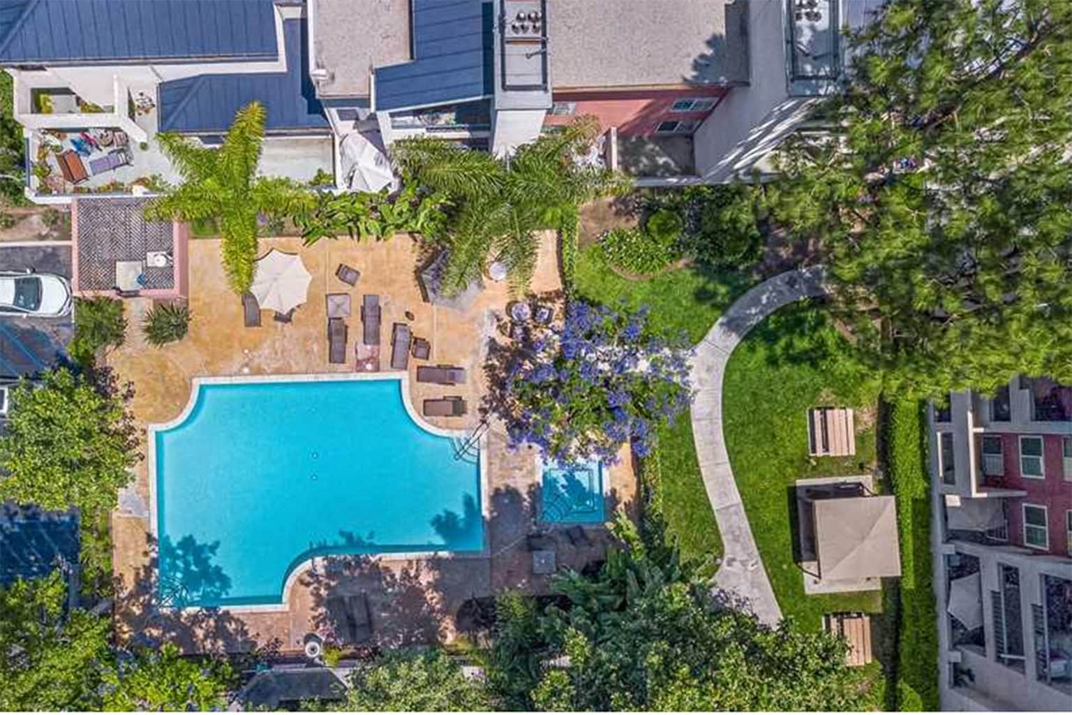 Building Photo - 5525 Canoga Ave