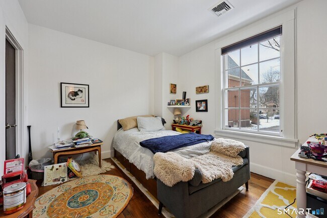 Building Photo - 591 Orange St