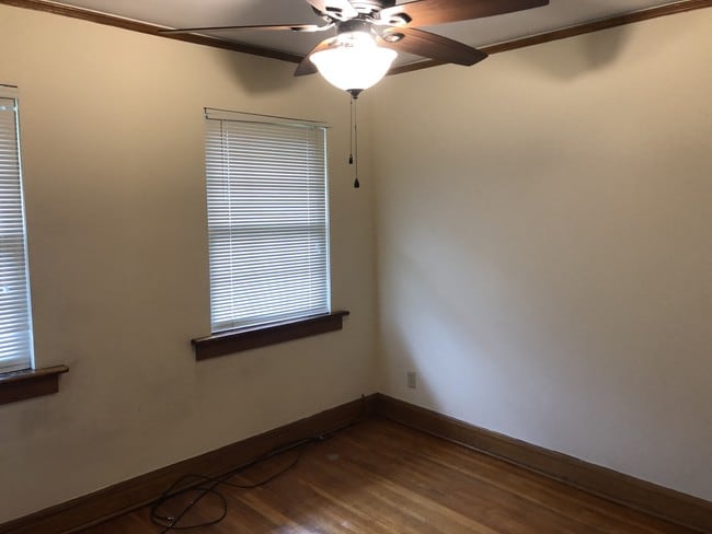 Middle Bedroom - 1110 Hickory Rd