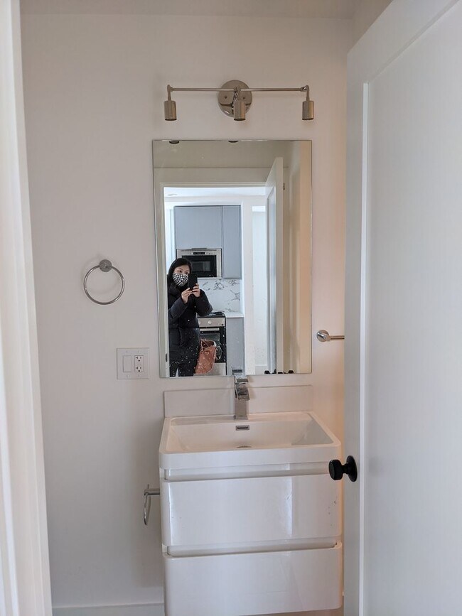 Building Photo - WOW!!!!  GREAT BROOKLINE STUDIO WITH NO BROKER FEE AVAILABLE 9/1