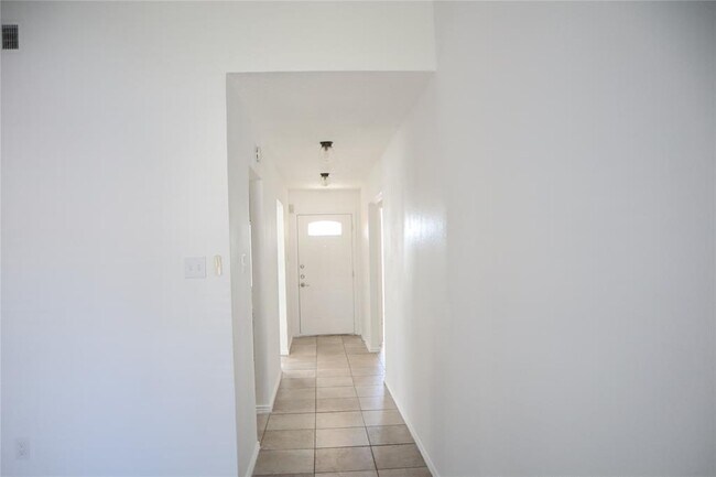 Building Photo - 2731 Eagle Pass
