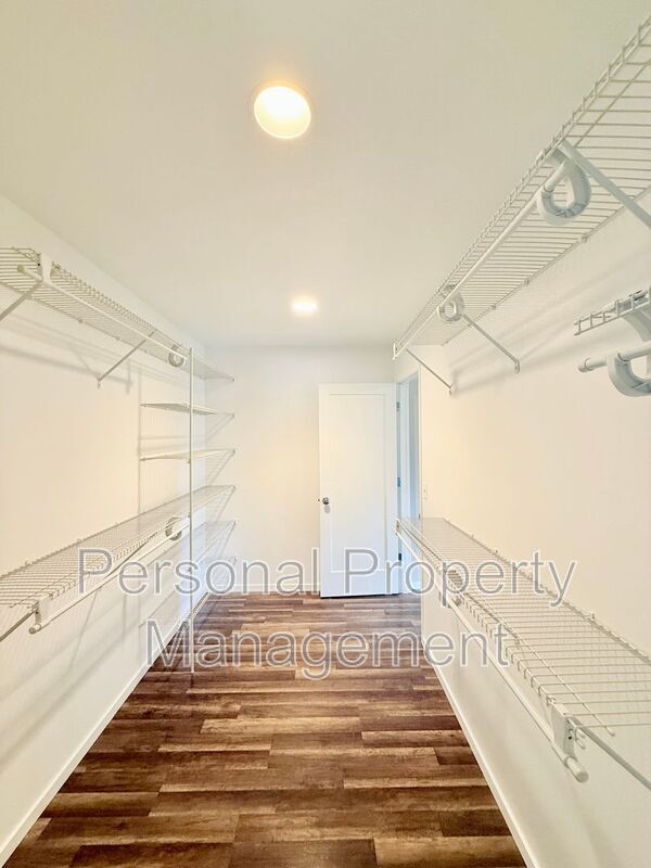 Building Photo - 1710 Lincoln Ave