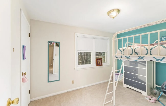 Building Photo - Three Bedroom Townhome n Aspenwood!