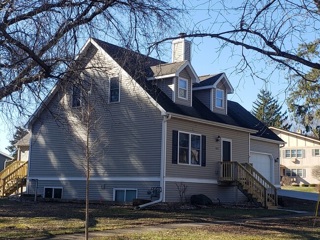 Building Photo - 1323 W Main St