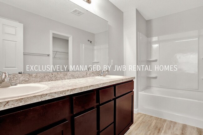 Building Photo - 1411 Winnebago Ave