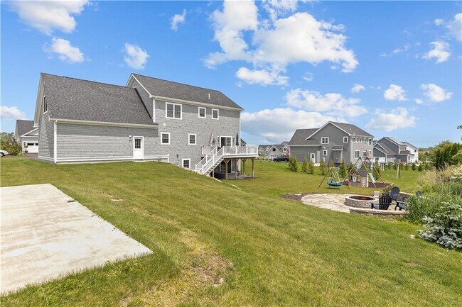 Building Photo - 142 Ferreira Ave