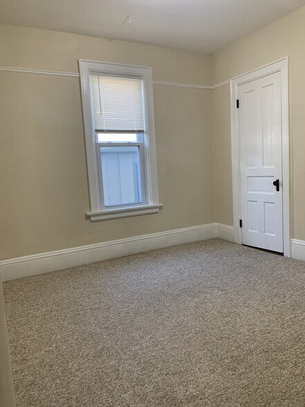 Building Photo - 1707 E Thomas Ave