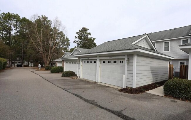 Building Photo - 250 E Delaware Ave