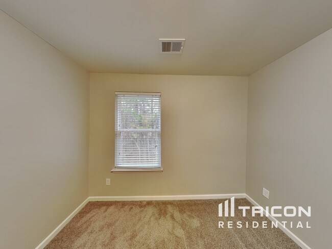 Building Photo - 5175 Howell Ct