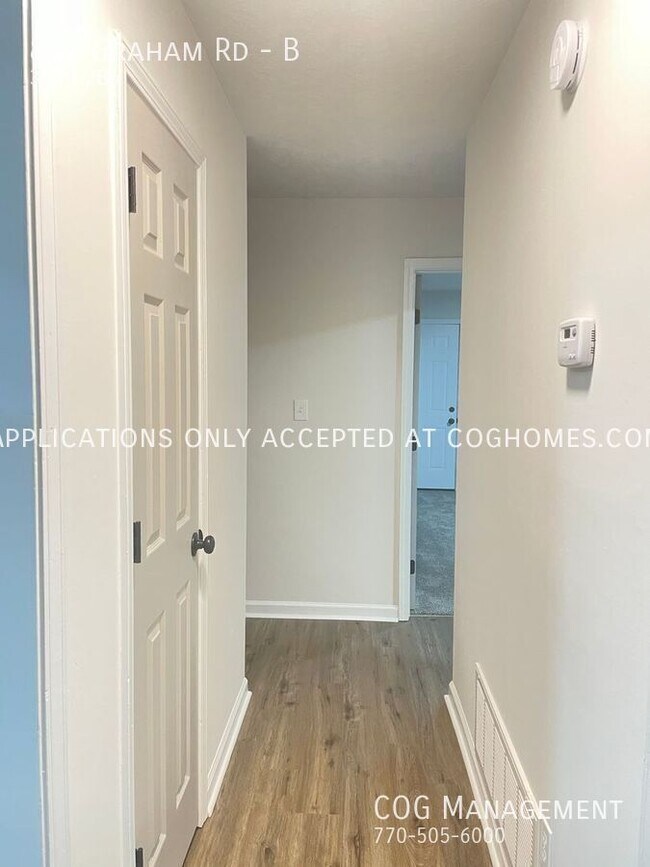 Building Photo - 811 Graham Rd