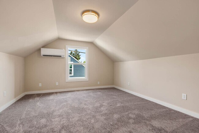 Building Photo - Bright & Spacious Remodeled Home Near Columbia City, Mt. Baker & Lake Washington