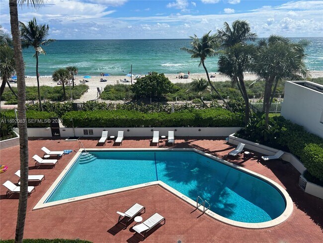 Building Photo - 5415 Collins Ave