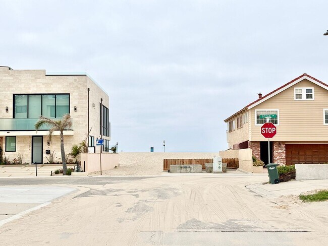 Building Photo - 113 Los Robles St