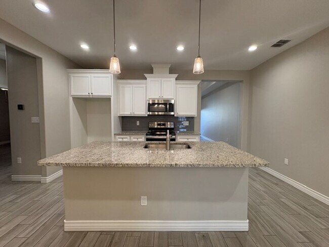 Building Photo - DCR602