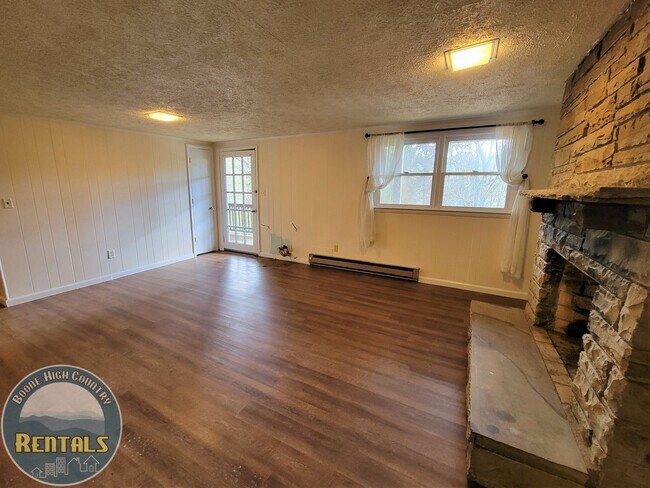 Building Photo - 316 Carl Giles Rd