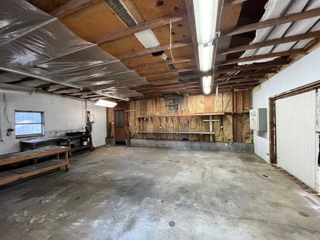 Building Photo - Welcome to this charming 2-bedroom, 1.5-bathroom home located in the desirable area of Leland, NC