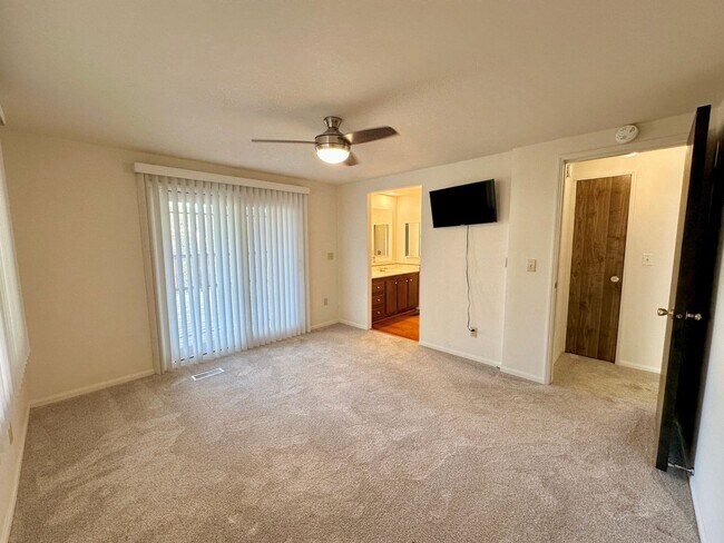 Building Photo - 4366 Valley Ln