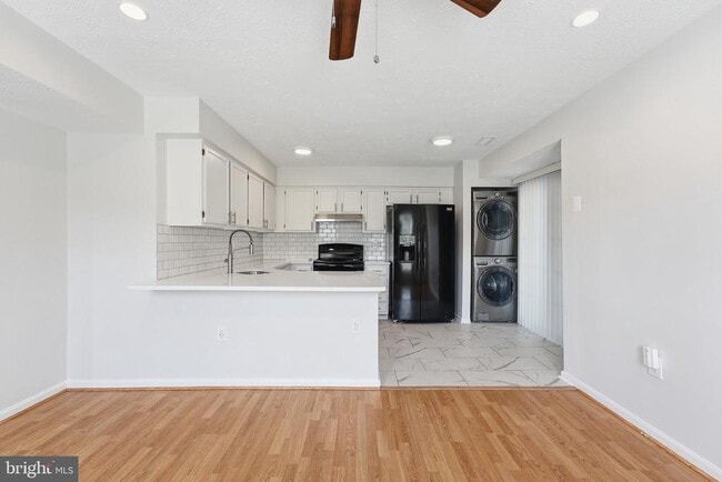 Building Photo - 2401 W Rosecroft Village Cir