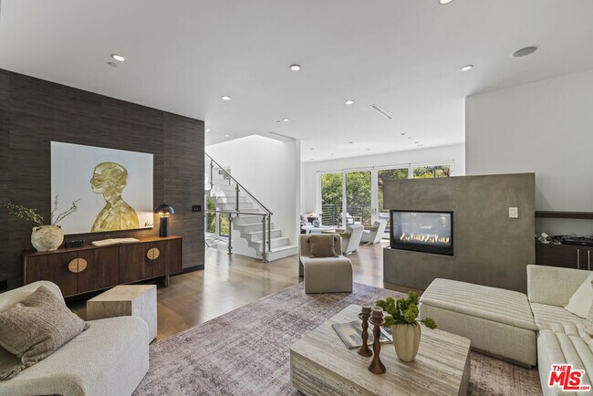 Building Photo - 2756 Westshire Dr