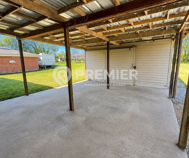 Building Photo - 302 Malvin St