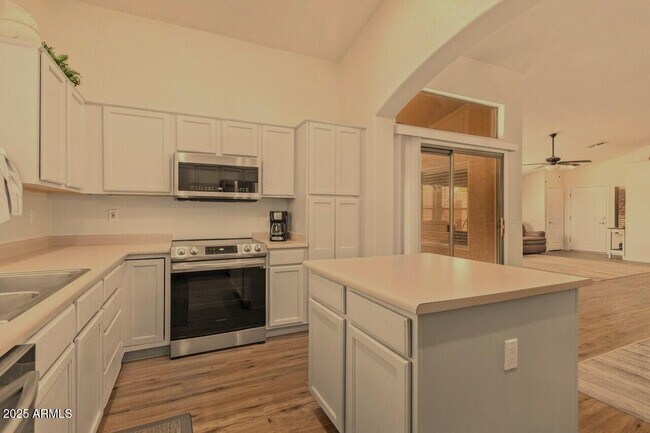 Building Photo - 1448 N Sierra Heights