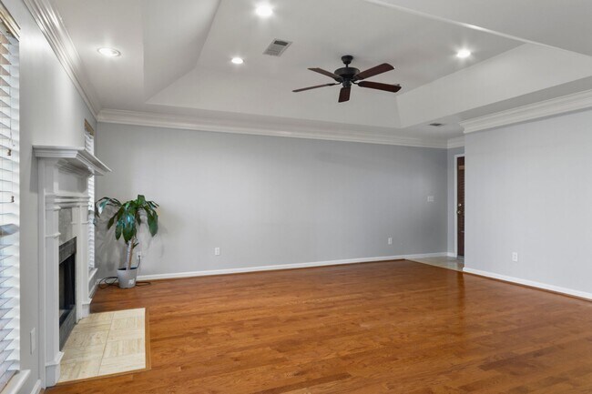 Building Photo - 2013 Fox Ridge Rd