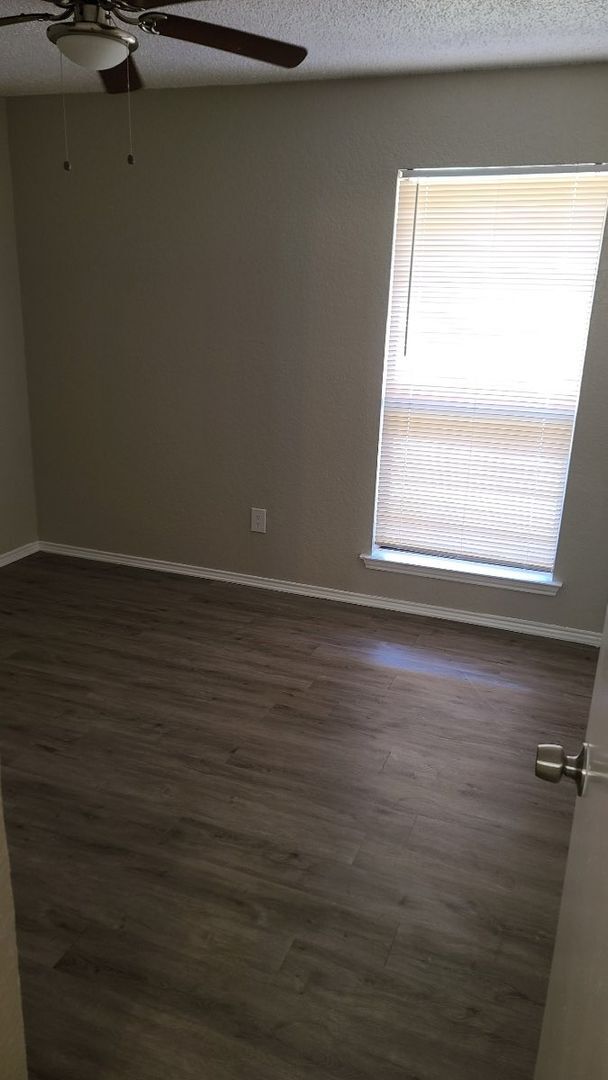 Building Photo - Duplex in Ft Worth