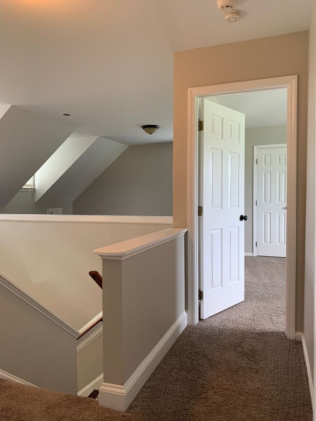 Building Photo - Pretty Home, Featuring 1st Floor Master Su...