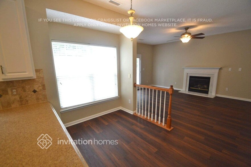 Building Photo - 9809 Dauphine Dr