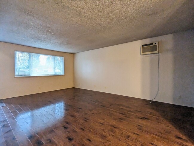 Building Photo - Great 2-Story, 2-Bedroom, 1.5-Bath Duplex ...