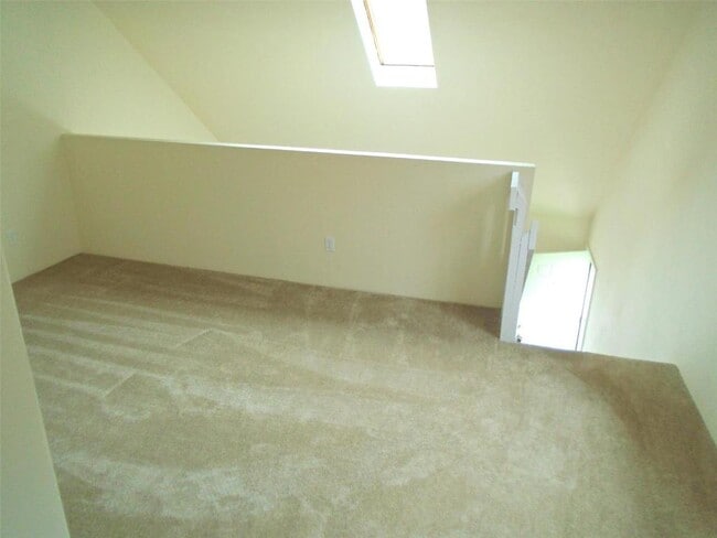 Building Photo - 822 White Oak Dr