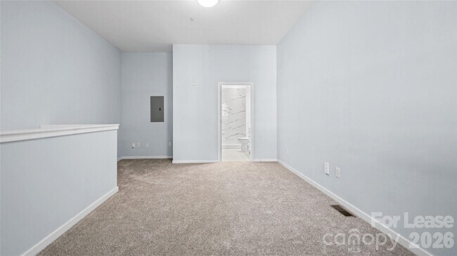 Building Photo - 2125 Southend Dr
