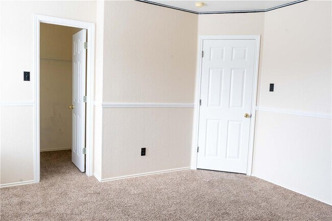 Building Photo - 1608 Diana Dr