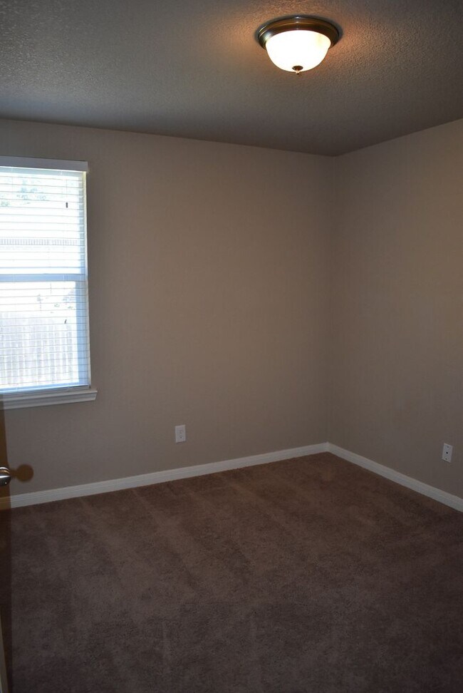 Building Photo - 105 Stone Canyon Ct