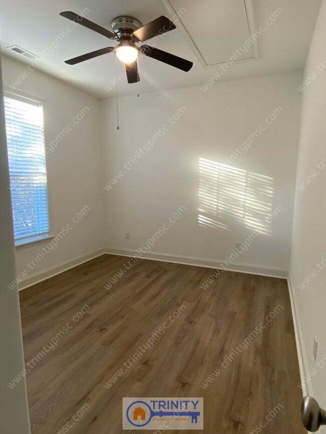 Building Photo - Bonus Room Above Garage! Ask about our Sec...