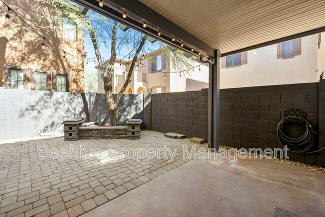 Building Photo - 2314 W Jake Haven