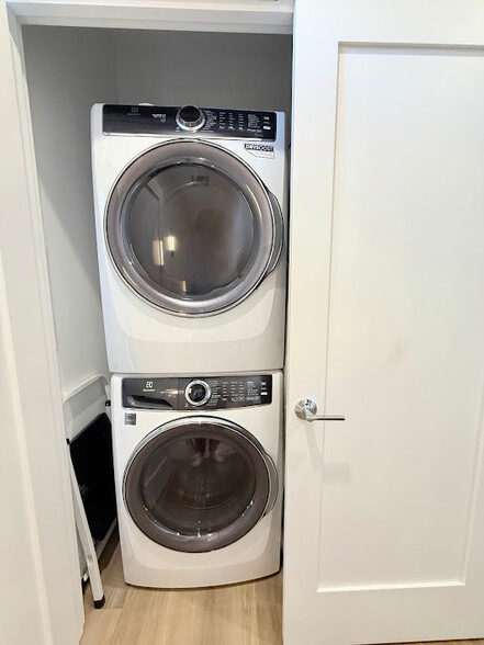 Upper Level Laundry - 4220 N 32nd St