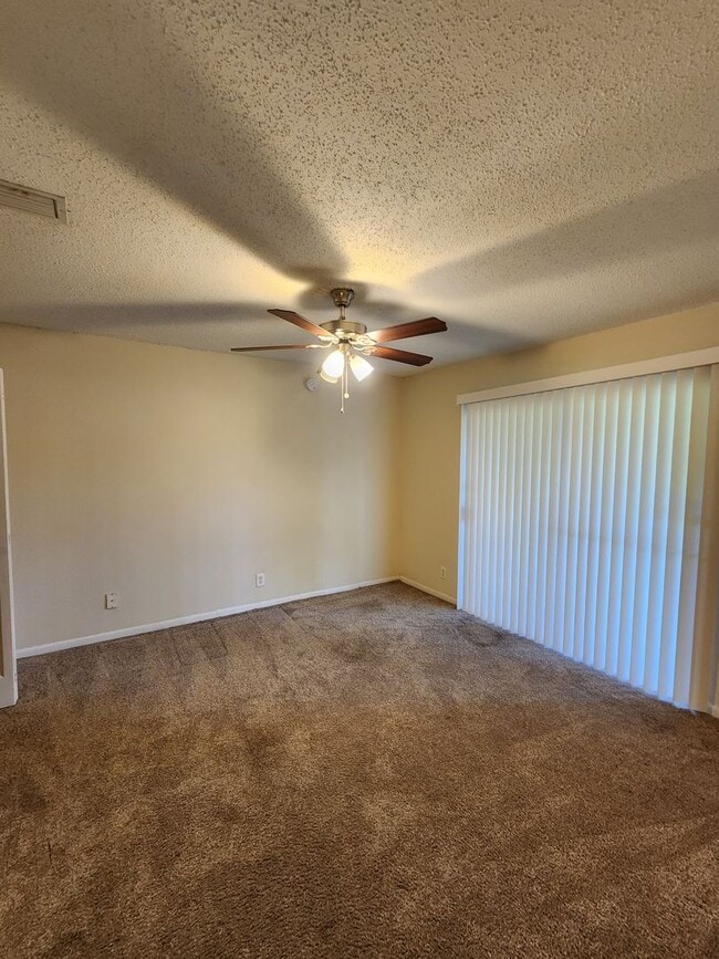 Building Photo - Coming Soon -2 Bedroom 1 Bath -Duplex Lake City