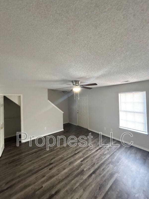 Building Photo - 801 Barrington Woods Cove