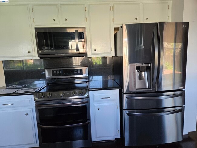 Building Photo - 34 Kingswood Dr