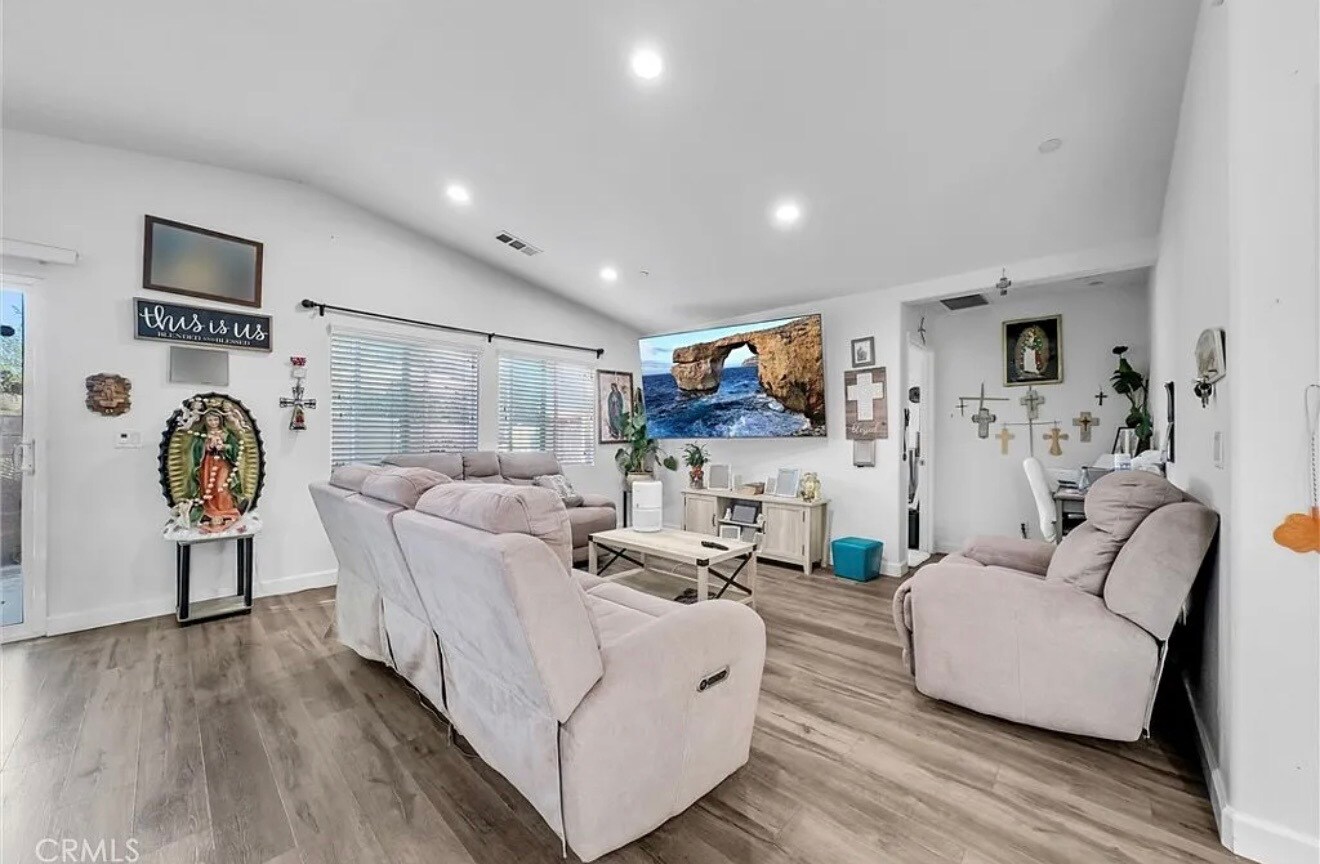 Building Photo - 29427 Linden Pl