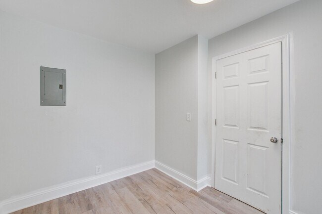 Building Photo - 7221 Patricia Dr