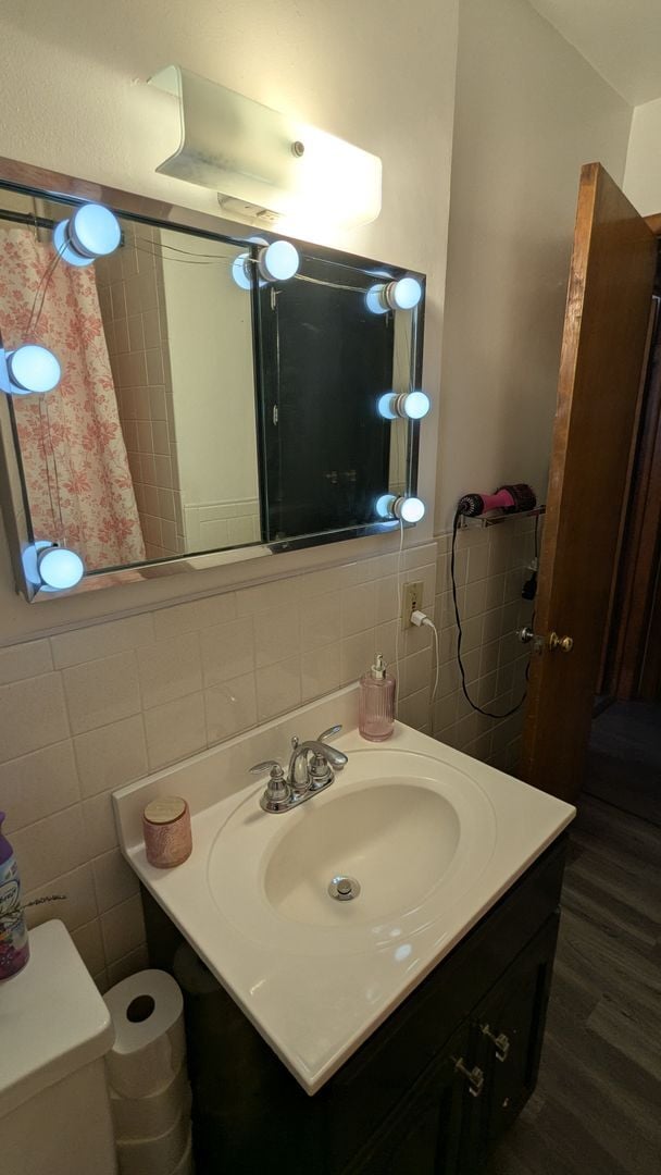 Building Photo - Welcome to this gem located in the heart o...