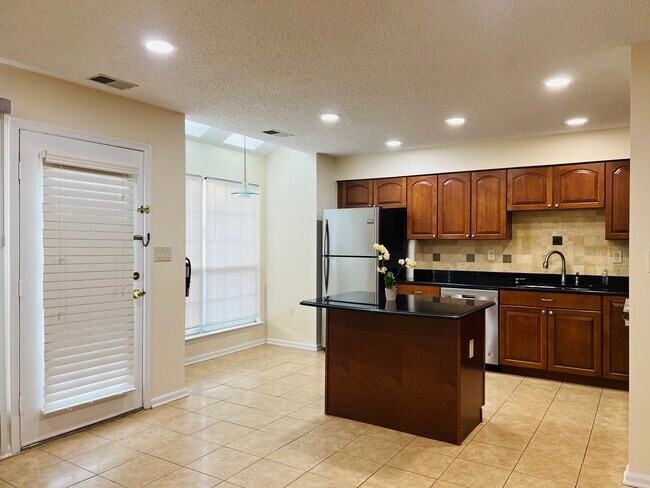 Kitchen - 25 Balboa Ln