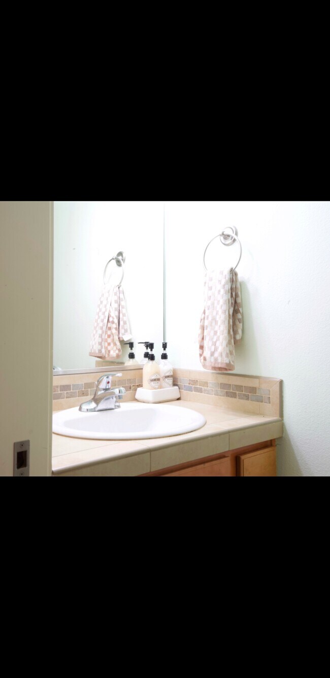 Building Photo - 1448 NE 176th Ave